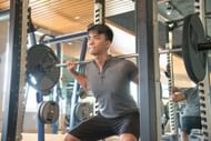 Elevated heel back squats. (Image via Freepik)